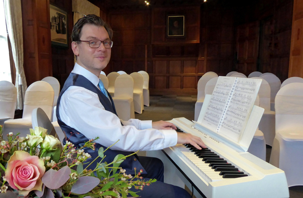 Graeme Hopson :: Pianist • Singer • Teacher • Choral Director